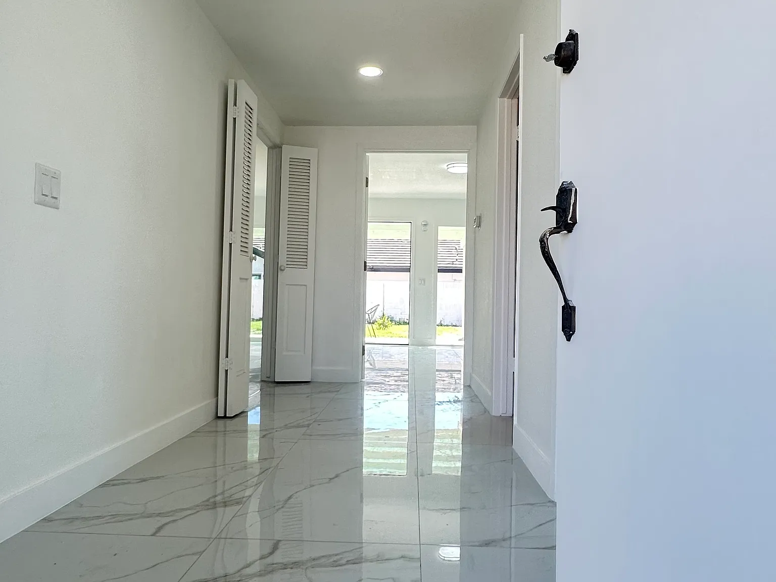 6 bed, 2236 sqft, $5,995 — Photo 4