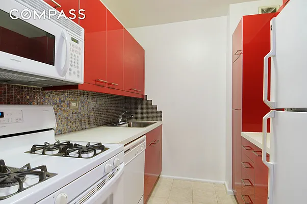 Rented by Compass | media 18