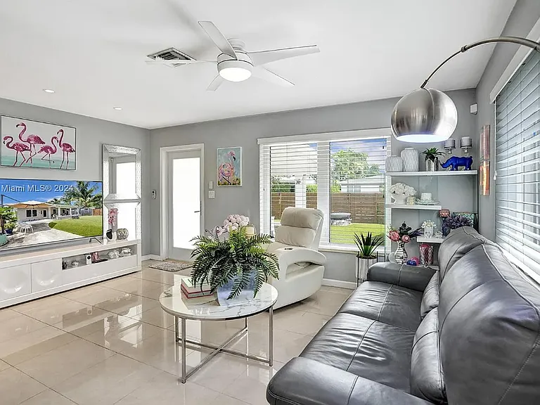 1001 NE 17th Ct — Photo 34