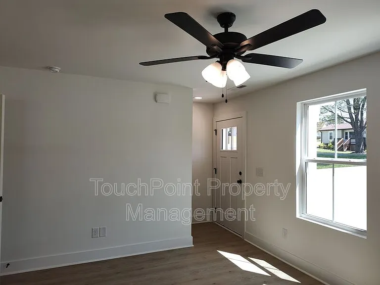 1413 Arden Ave — Photo 11