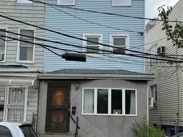 61-51 Borden Avenue image 1 of 4