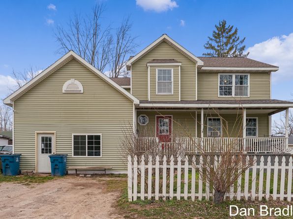 213 E Lake St, Crystal, MI 48818