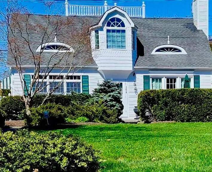 208 Passaic Ave — Photo 1
