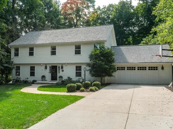 647 Summit Rd, Madison, WI 53704