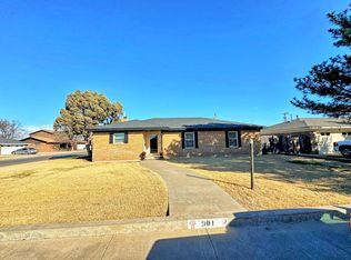 901 Northwestern St, Perryton, TX 79070