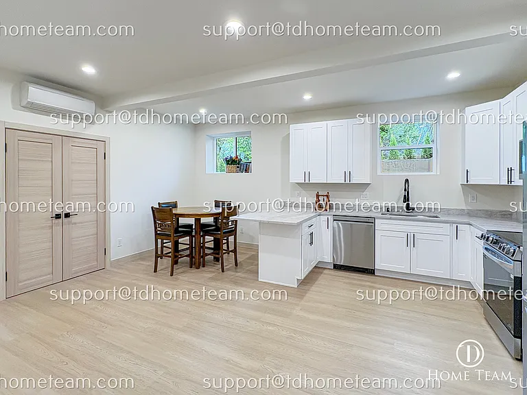 2511 Locust Ave W — Photo 6