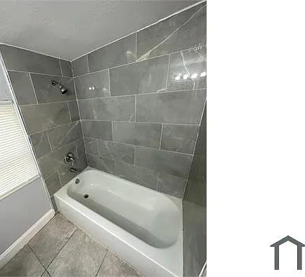 326 Claude St — Photo 11
