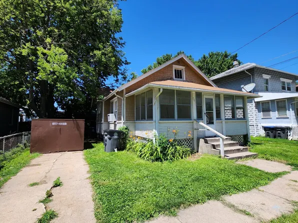 716 S 9th St, Council Bluffs, IA 51501