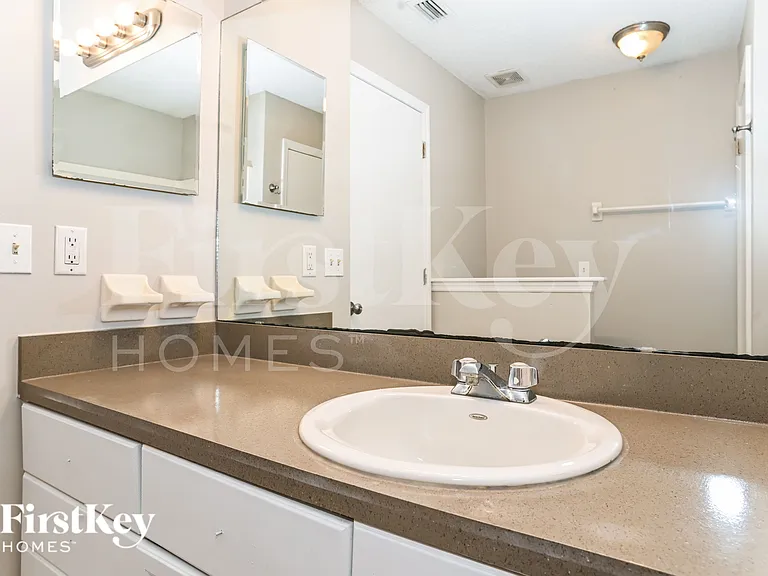 2137 Featherwood Dr W — Photo 13