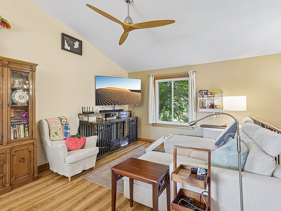 4th image of 2489 Willoughby Ln