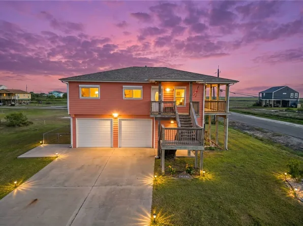 74 Castle Oak Ln, Rockport, TX 78382