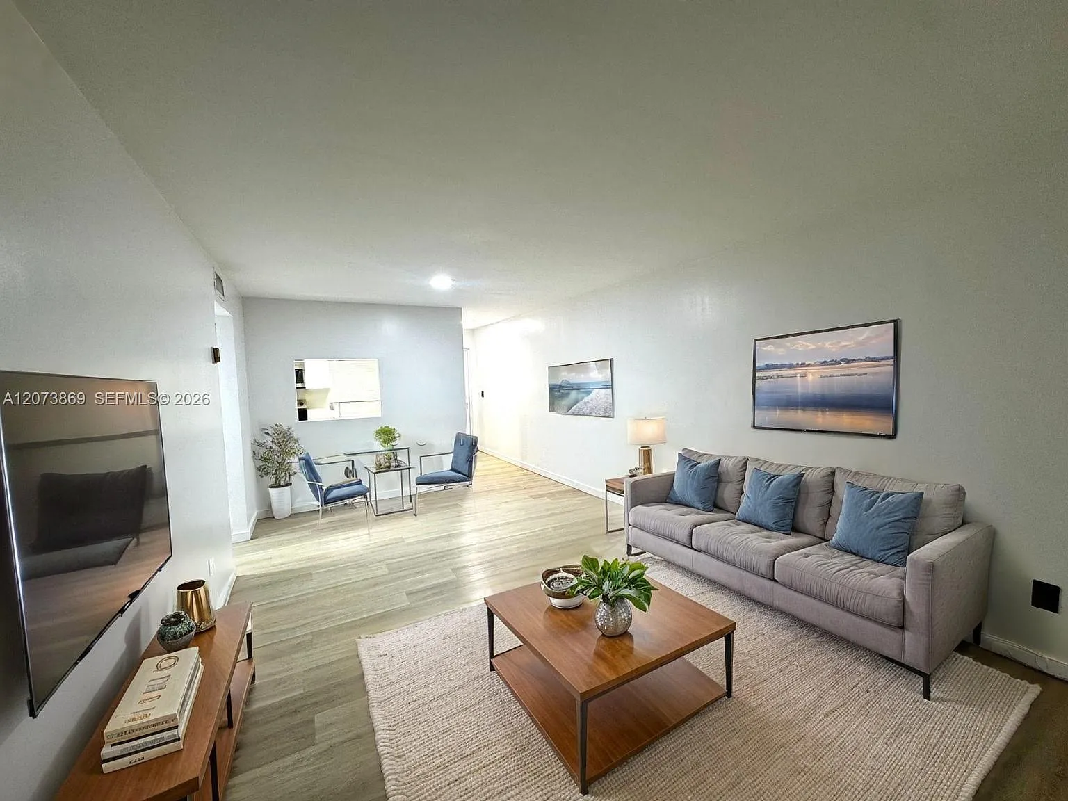 Riviera Terrace Condo — Photo 1