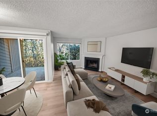 4006 S 158th St APT B, Tukwila, WA 98188