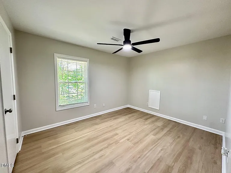 4050 Arckelton Dr — Photo 13