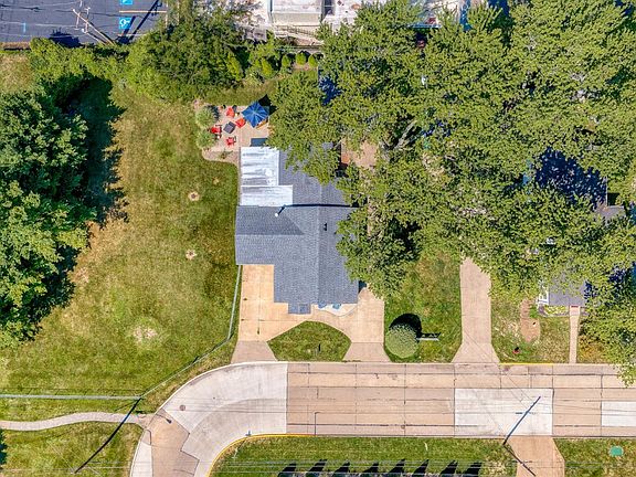 3rd image of 419 Miami Pl