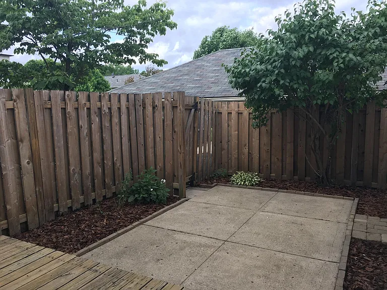 952 Chatham Ln #M — Photo 14