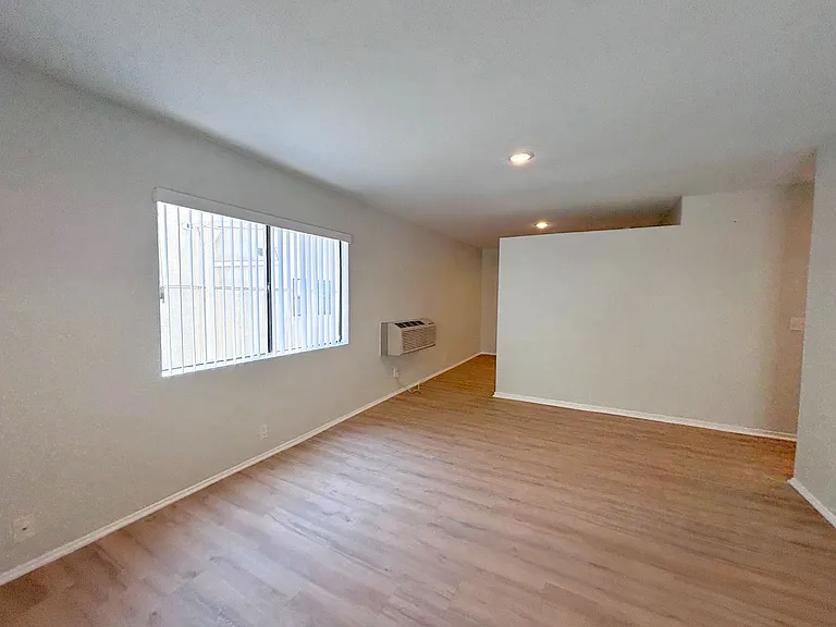 132 Clark Dr — Photo 38