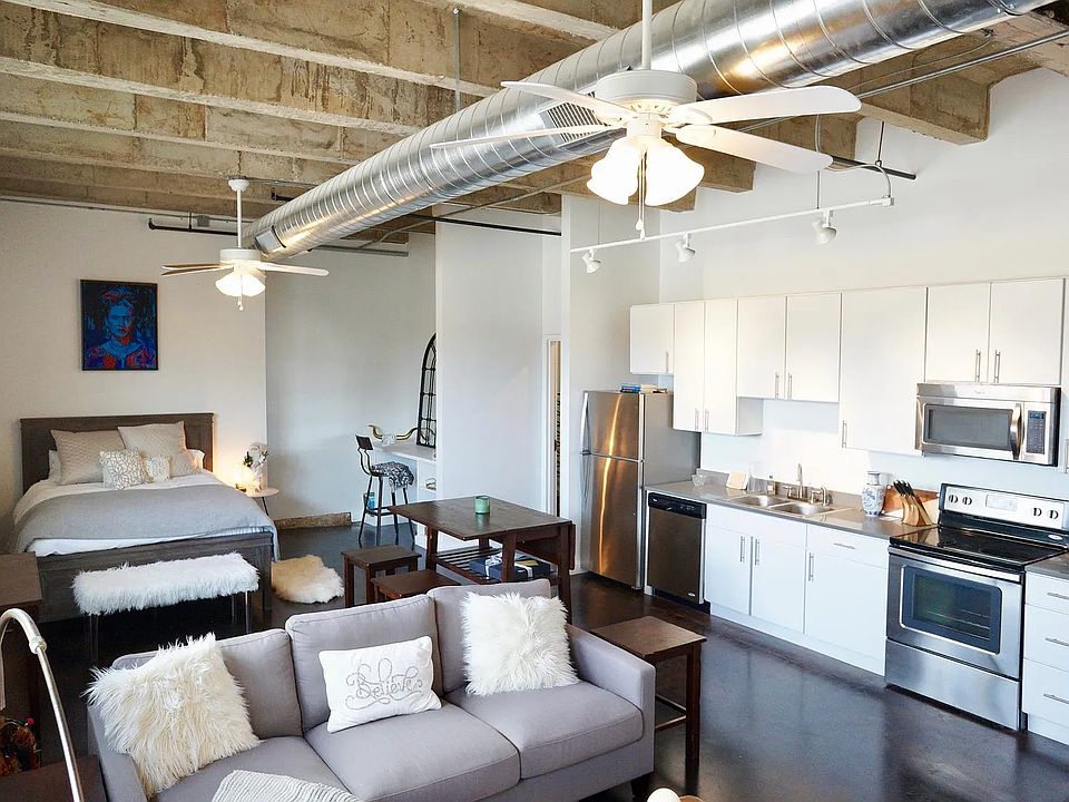 1st image of 323 W Jefferson Blvd #208