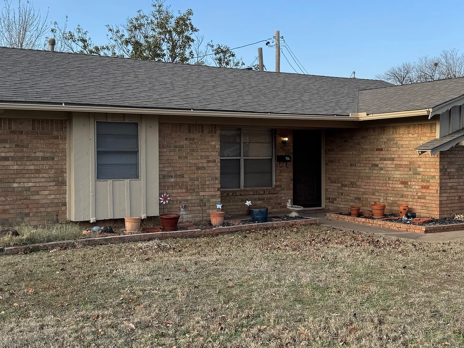3 bed, 1.5 bath, 1000 sqft, $1,300 — Photo 1