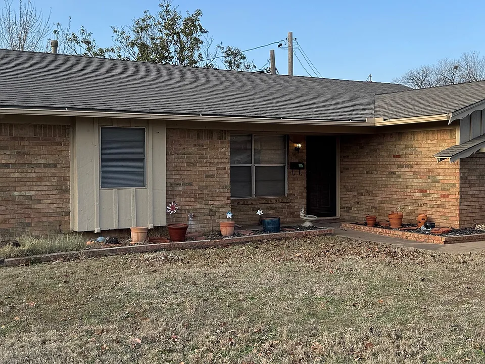 2105 Marshall Dr