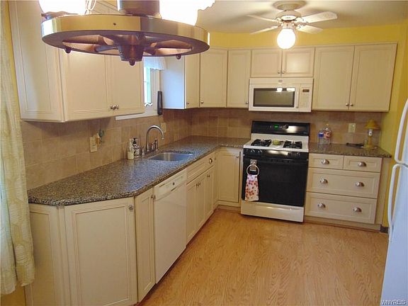 2nd image of 206 Temple Dr