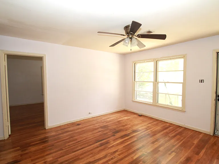 808 Emery St — Photo 9