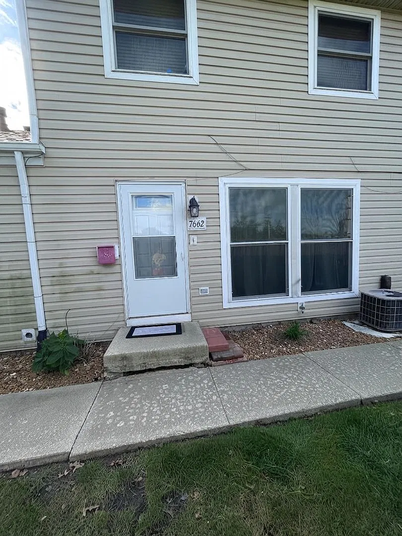 Move In Ready - 2BR, 1BA — Photo 1