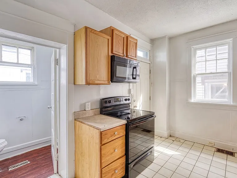 339 Emerald St — Photo 11