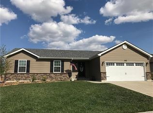 142 Shadow Pointe Dr, Wentzville, MO 63385