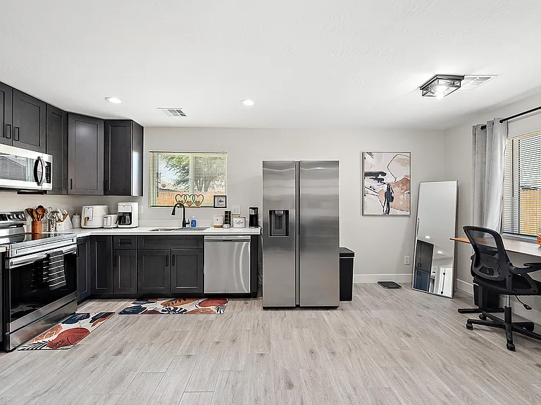 1811 E Raymond St #B — Photo 7