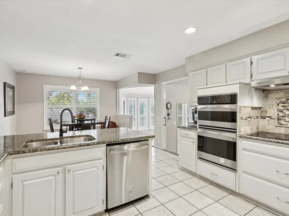 2618 Keystone Dr, Arlington, TX 76006