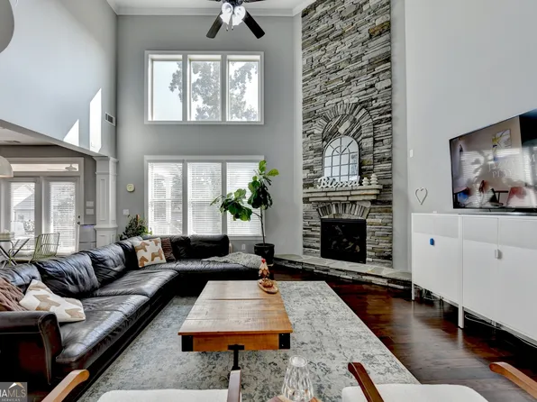 4071 Woodward Walk Ln, Suwanee, GA 30024