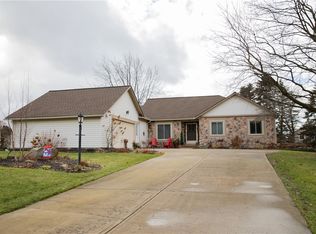 17 Chatworth Cir N, Fairport, NY 14450