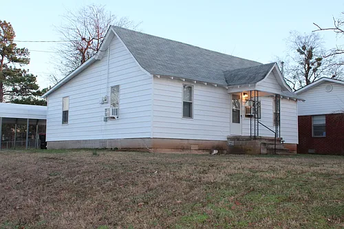 1570 N 1st St Photo 1
