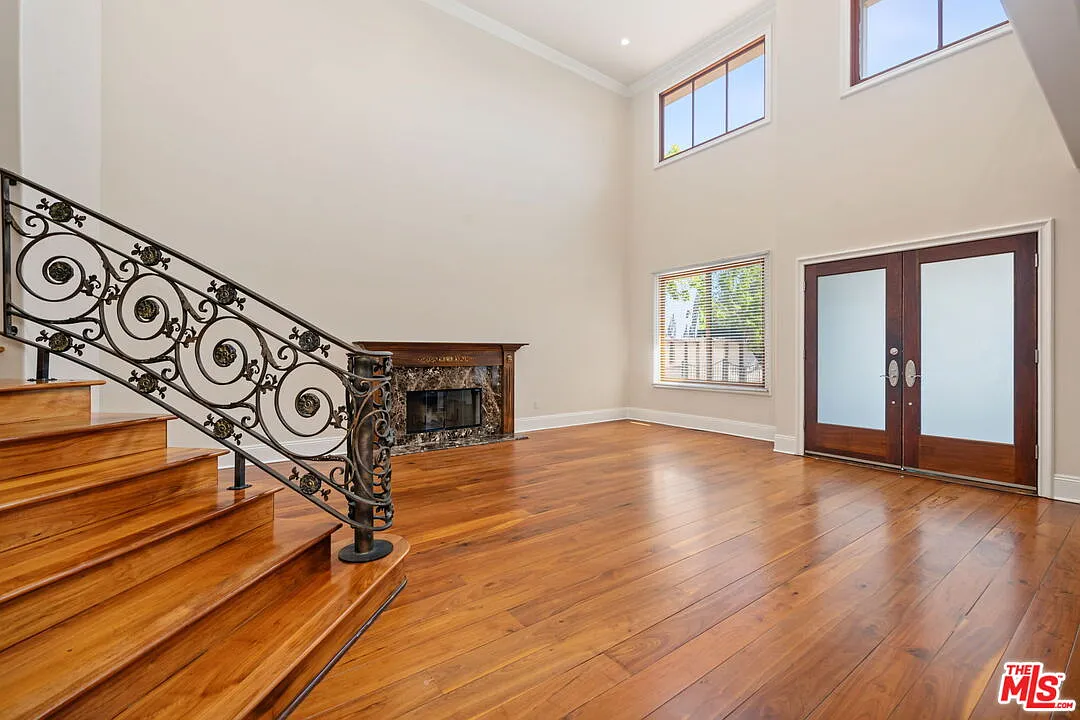 6 bed, 5.5 bath, 4911 sqft, $15,000 — Photo 3