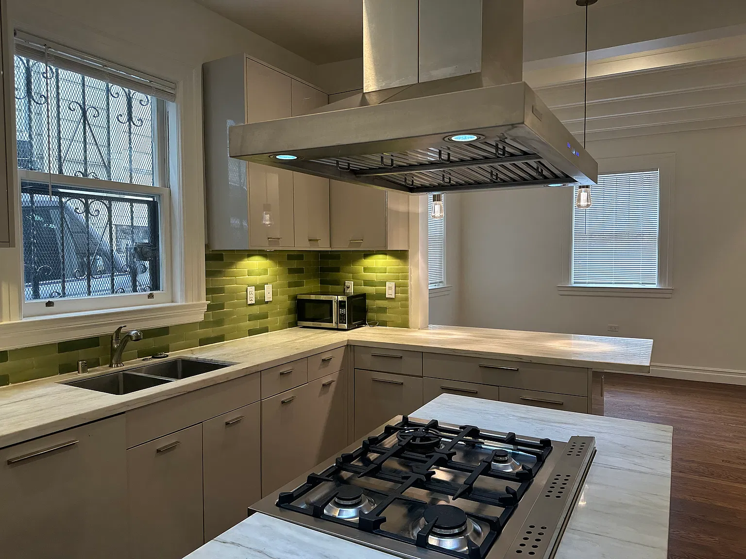1 bed, 700 sqft, $4,700 — Photo 3