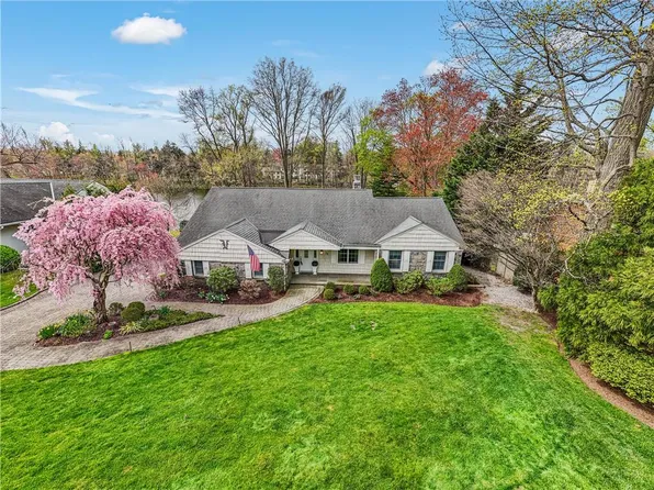 38 Lakeshore Drive, Eastchester, NY 10709