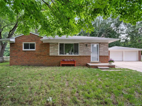 6636 Almond Ln, Clarkston, MI 48346