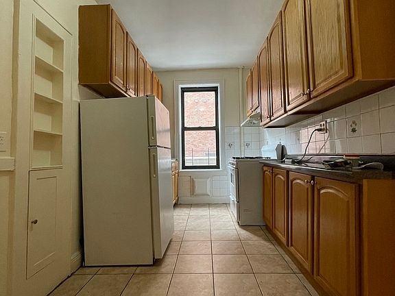 4th image of 2106 33rd St #A6
