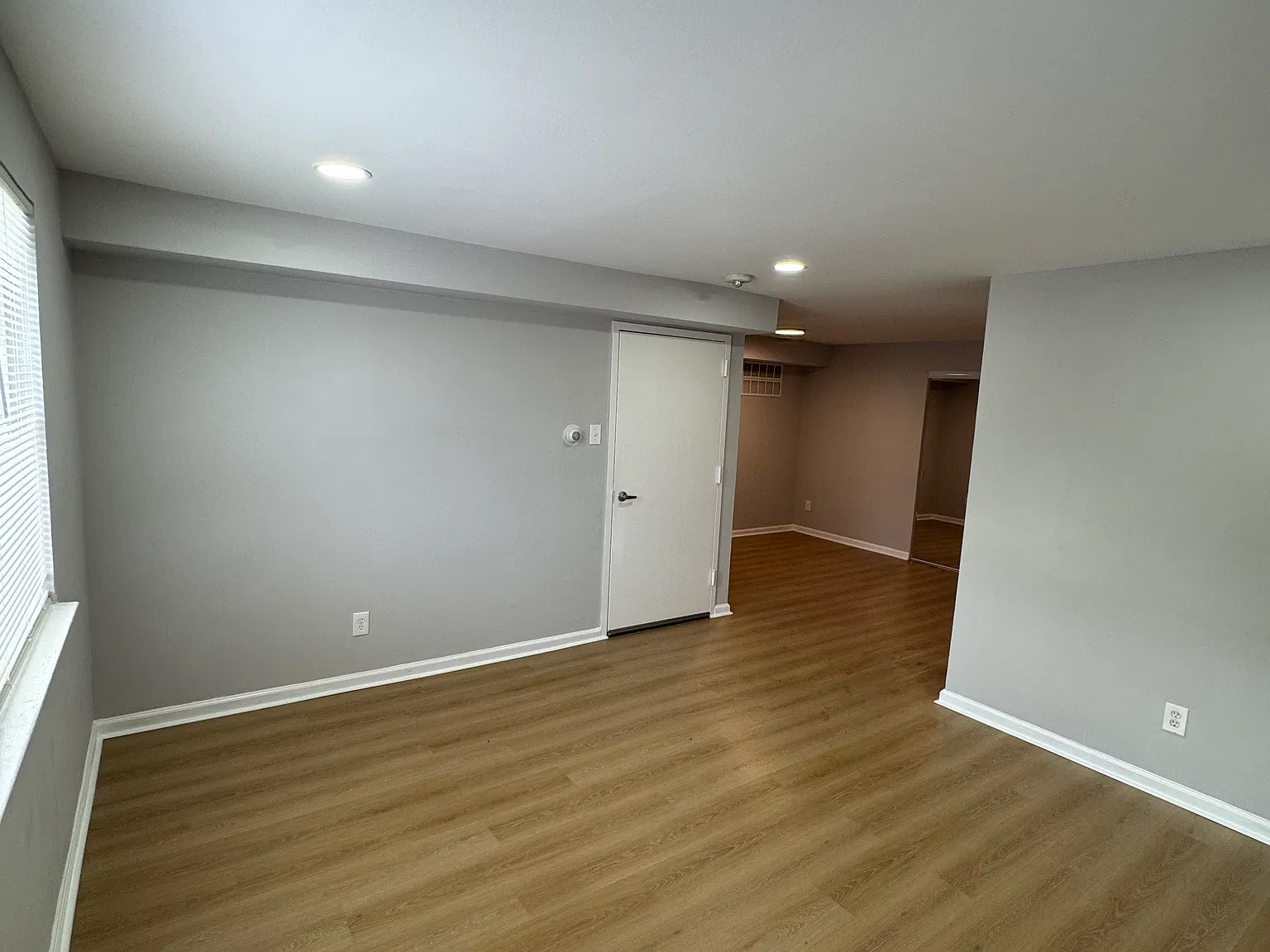 2 bed, 880 sqft, $1,650 — Photo 2