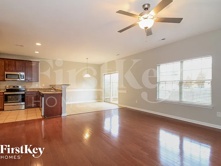 111 Rosemont Ln — Photo 4