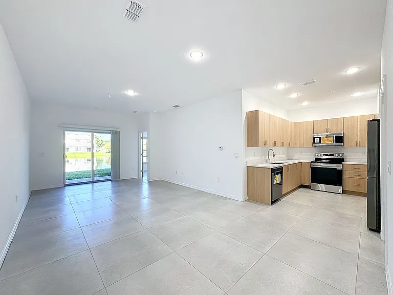 1711 Barton Towne Cir — Photo 13