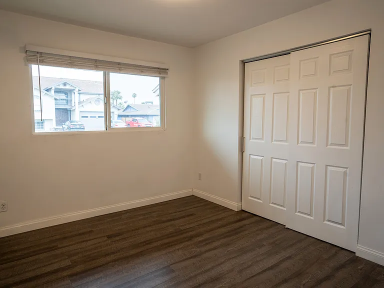 1728 E Laguna Dr — Photo 11