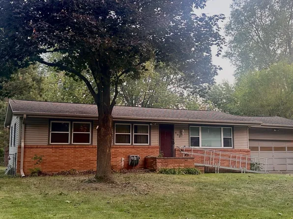 602 Moundsview Ave, Roseville, MN 55113