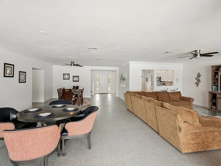 55 N Washington Dr — Photo 8
