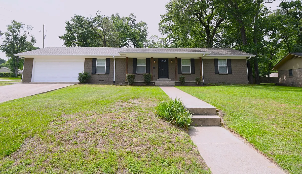 Building Photo - 3323 Brooks Ln
