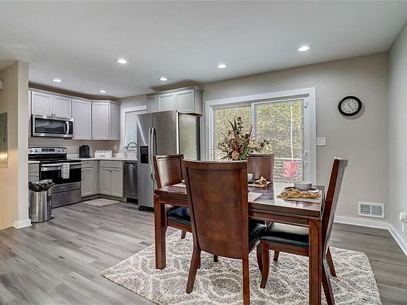 3rd image of 3231 Amhurst Dr NW