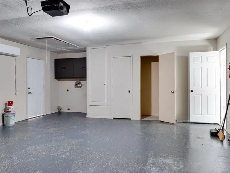 4303 SW Wolf St — Photo 25