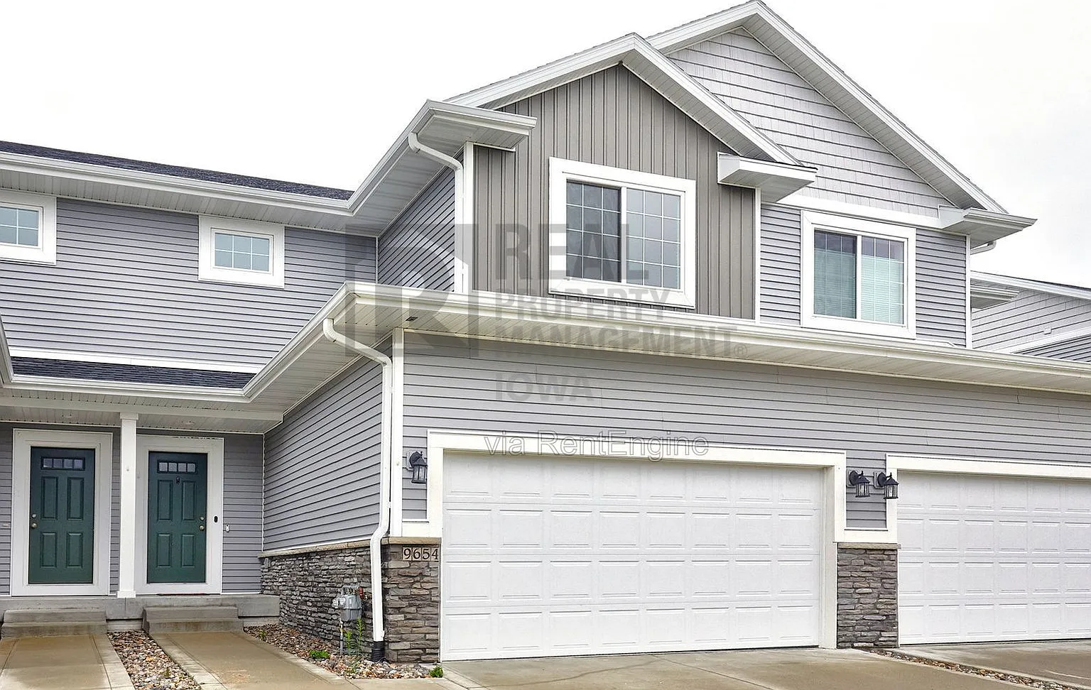 3 bed, 3.0 bath, 1470 sqft, $1,845 — Photo 2