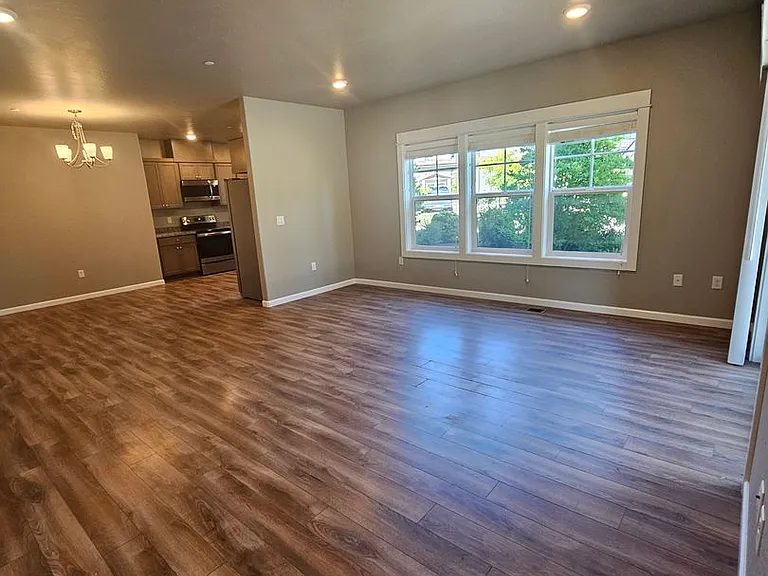 3515 Juanipero Way — Photo 6